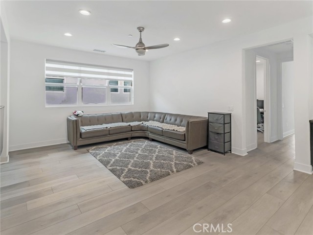 Detail Gallery Image 19 of 43 For 20725 W Liana Ct, Porter Ranch,  CA 91326 - 5 Beds | 5/1 Baths