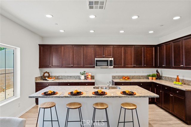 Detail Gallery Image 12 of 47 For 11649 Sable Way, Moreno Valley,  CA 92557 - 4 Beds | 2/1 Baths