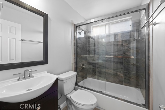 Detail Gallery Image 11 of 28 For 8126 Mountain View Ave a,  South Gate,  CA 90280 - 2 Beds | 1/1 Baths