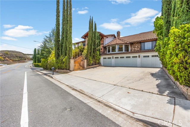 668 E Sunset N Drive, Redlands CA: https://media.crmls.org/medias/78c31aa1-3d9b-42fe-b046-3e014c1a5908.jpg