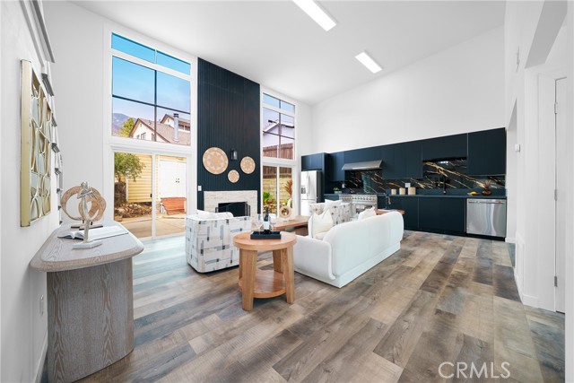 2423 Rockdell Street, La Crescenta CA: https://media.crmls.org/medias/78c436c7-7572-4971-a8b1-9cb247f3647c.jpg