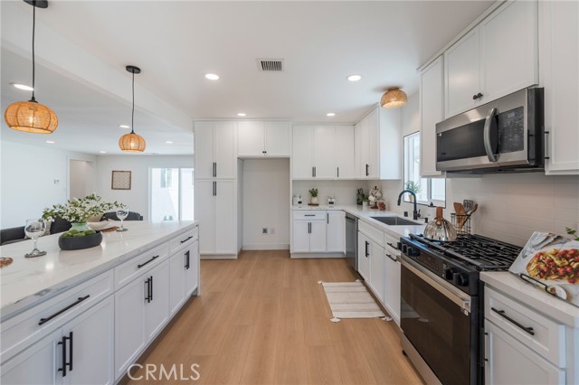 4224 Falcon Avenue, Long Beach CA: https://media.crmls.org/medias/78c46bd0-8de4-4af2-a103-e19fc6322323.jpg
