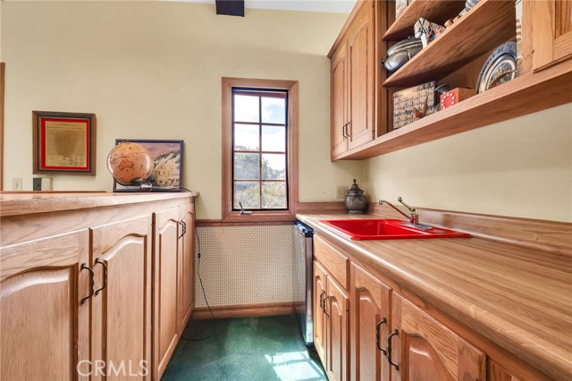 Wet bar in the upper family room