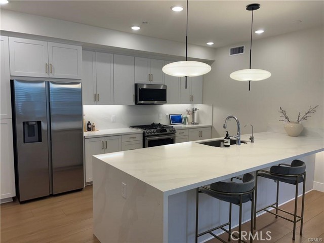 Detail Gallery Image 4 of 12 For 16175 Dawn Way #108,  Tustin,  CA 92782 - 1 Beds | 1/1 Baths