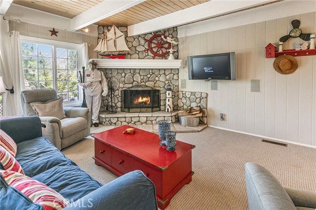 Detail Gallery Image 8 of 44 For 27888 West Shore Rd, Lake Arrowhead,  CA 92352 - 3 Beds | 2 Baths