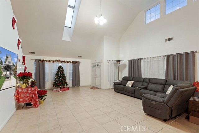 Detail Gallery Image 15 of 31 For 336 E Locust, Lodi,  CA 95240 - 5 Beds | 2/1 Baths