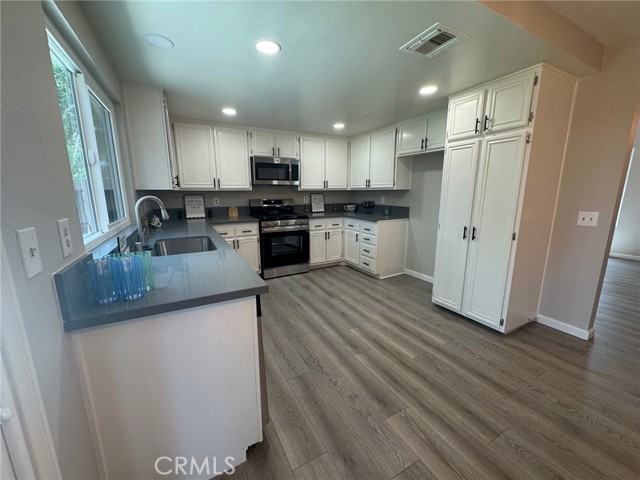Detail Gallery Image 8 of 22 For 1003 Lightcap St, Lancaster,  CA 93535 - 2 Beds | 2 Baths