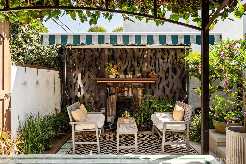 https://media.crmls.org/medias/78c995ff-802d-4901-b7d7-7df7f01b6d4b.jpg?preset=X-Large