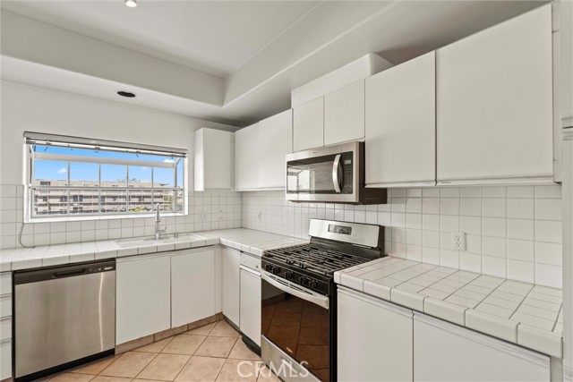 10925 Blix Street, Toluca Lake CA: https://media.crmls.org/medias/78ca69f4-7a01-4887-ade6-c0415b98320e.jpg