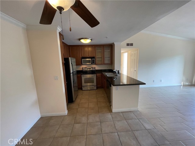 Detail Gallery Image 12 of 56 For 1965 Las Colinas Cir #308,  Corona,  CA 92879 - 2 Beds | 2 Baths