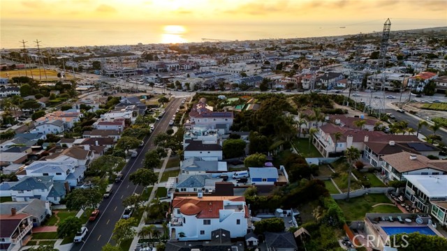 808 Maria Avenue, Redondo Beach, California 90277, 4 Bedrooms Bedrooms, ,3 BathroomsBathrooms,Residential,Sold,Maria,SB24093363