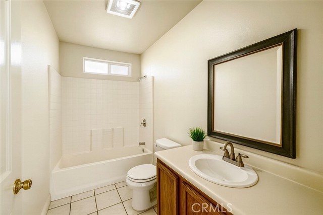 Detail Gallery Image 6 of 15 For 1049 Sanford Ave, Wilmington,  CA 90744 - 3 Beds | 2 Baths