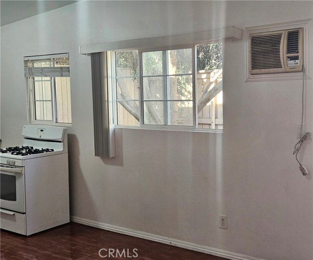 17537 Tuba, Northridge CA: https://media.crmls.org/medias/78cb7ddd-c34a-4387-bc77-cd2356890b9f.jpg