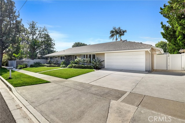 Detail Gallery Image 2 of 26 For 1212 Appian Way, Santa Ana,  CA 92705 - 3 Beds | 2 Baths