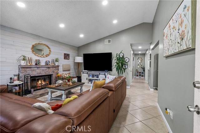 3052 E Avenue S4, Palmdale CA: https://media.crmls.org/medias/78cc03e2-b052-44e0-a01c-47d396f9432b.jpg
