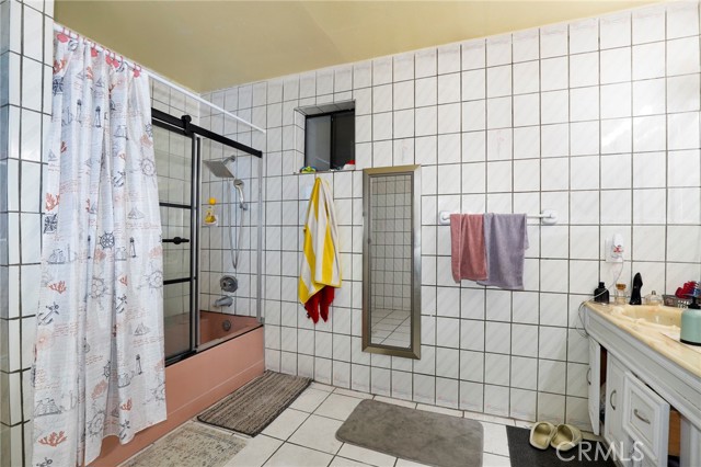 7545 White Oak Avenue, Reseda CA: https://media.crmls.org/medias/78cc08ed-f70e-4b46-bae7-0f34a9e59073.jpg