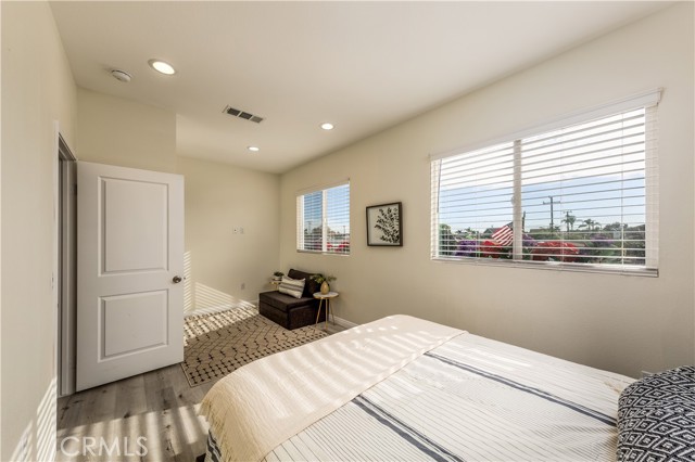 6051 Summerdale Drive, Huntington Beach CA: https://media.crmls.org/medias/78cc8aa8-26b3-4d66-9eed-969dfecf1812.jpg