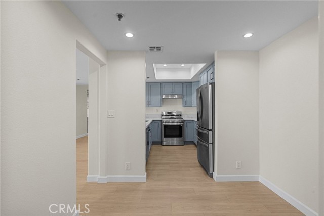 Detail Gallery Image 15 of 32 For 4348 Mammoth Ave #102,  Sherman Oaks,  CA 91423 - 2 Beds | 2/1 Baths