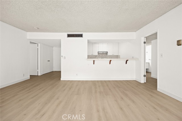 1127 E Del Mar Boulevard, Pasadena CA: https://media.crmls.org/medias/78ccd930-0414-4908-8421-61cd7bd41bcc.jpg