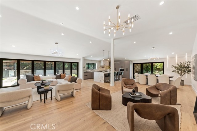 Detail Gallery Image 5 of 42 For 22850 Margarita Dr, Woodland Hills,  CA 91364 - 3 Beds | 3/1 Baths