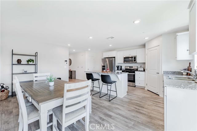 Detail Gallery Image 9 of 37 For 30779 Le Baron Ct, Winchester,  CA 92596 - 4 Beds | 2/1 Baths