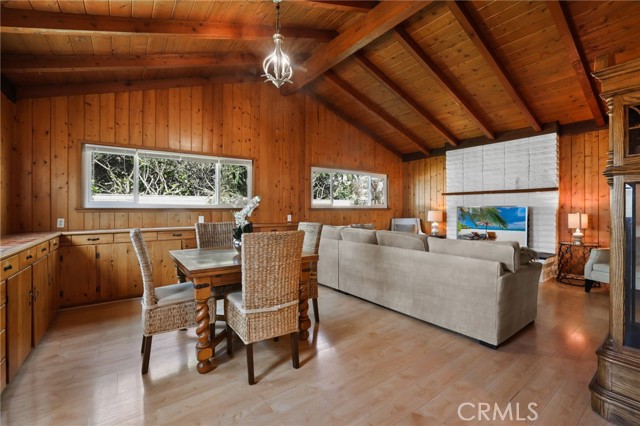 20071 Moontide Circle, Huntington Beach CA: https://media.crmls.org/medias/78cf1511-fd8d-4c99-bb71-061ff2f50675.jpg