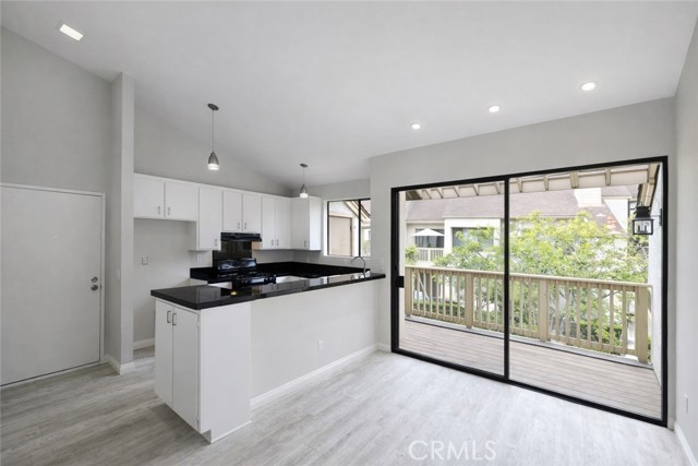 Image 3 of 39 For 10520 Lakeside  L