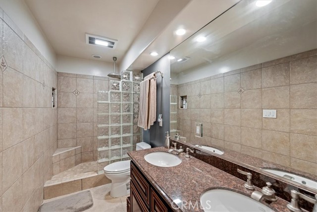 Detail Gallery Image 25 of 34 For 5301 E the Toledo #106,  Long Beach,  CA 90803 - 1 Beds | 1 Baths