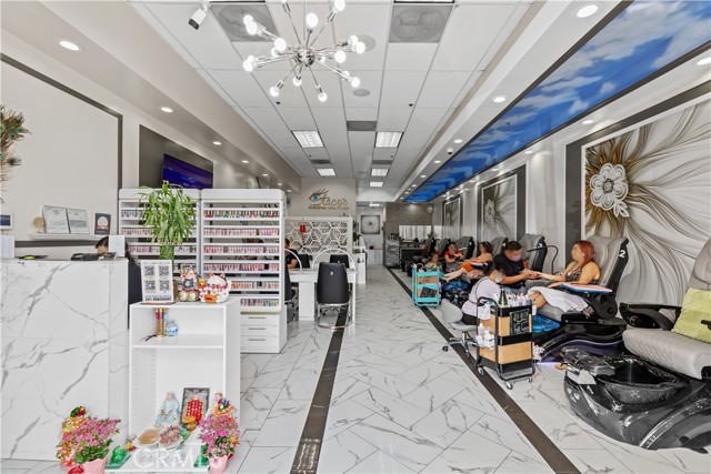 1520 N, Ontario CA: https://media.crmls.org/medias/78d17749-4aae-494d-aaef-f2014147f05d.jpg