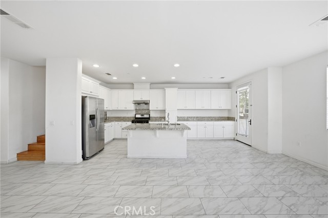 Detail Gallery Image 9 of 27 For 2830 E via Fiano, Ontario,  CA 91764 - 4 Beds | 2/1 Baths