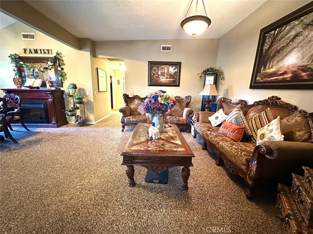 https://media.crmls.org/medias/78d22650-342d-43a5-a5eb-f0f5e046a6e6.jpg?preset=X-Large