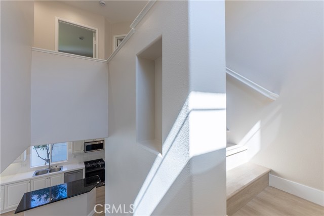 Detail Gallery Image 16 of 38 For 165 Kensington Park, Irvine,  CA 92606 - 4 Beds | 3/1 Baths