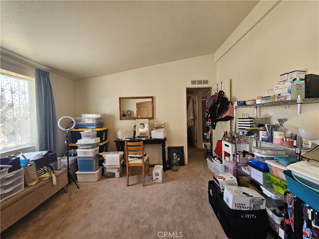 https://media.crmls.org/medias/78d4b730-8b5a-4982-a035-d2fff468ab57.jpg?preset=X-Large