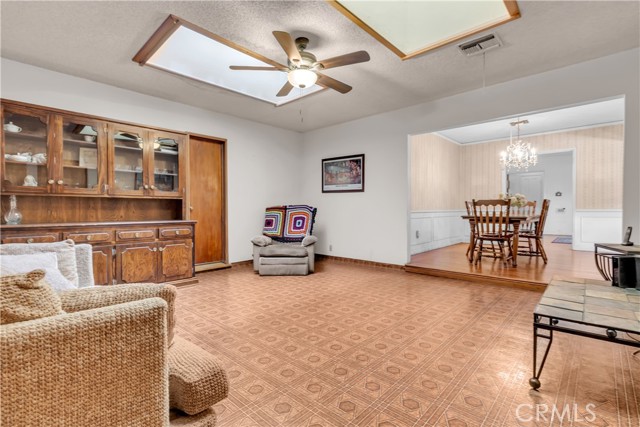 Detail Gallery Image 15 of 50 For 9415 Annetta, South Gate,  CA 90280 - 3 Beds | 3 Baths