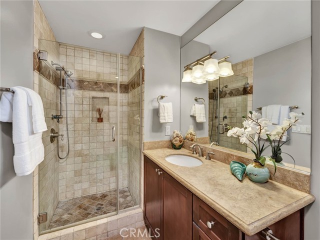 Detail Gallery Image 17 of 21 For 11280 La Maida #401,  North Hollywood,  CA 91601 - 3 Beds | 2/1 Baths