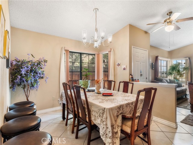16873 Silica Drive, Victorville CA: https://media.crmls.org/medias/78d57021-cbfd-4704-8f54-58a56a52541e.jpg