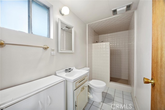 Detail Gallery Image 24 of 35 For 240 S Real, Bakersfield,  CA 93309 - 3 Beds | 2 Baths