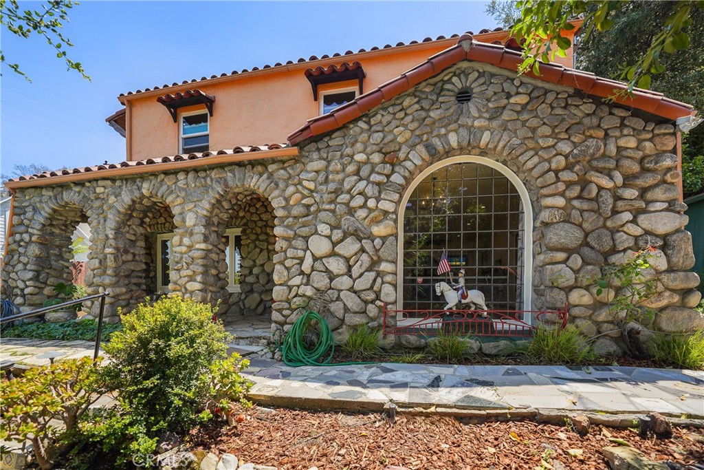 11022 Fruitland DriveStudio City img 11