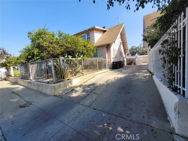 Detail Gallery Image 1 of 25 For 2920 Van Buren Pl, Los Angeles,  CA 90007 - 4 Beds | 2 Baths
