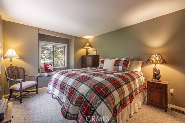 Detail Gallery Image 12 of 27 For 43093 Goldmine Woods, Big Bear Lake,  CA 92315 - 2 Beds | 2/1 Baths