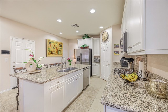 2534 Mapleleaf Terrace, Palmdale CA: https://media.crmls.org/medias/78db4d7e-cc7b-4087-a718-4e4b70bf115b.jpg
