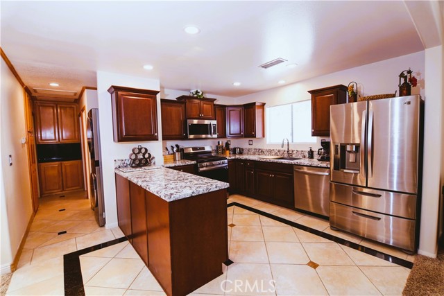 Detail Gallery Image 11 of 44 For 27932 Calypso Ln, Canyon Country,  CA 91351 - 4 Beds | 2 Baths