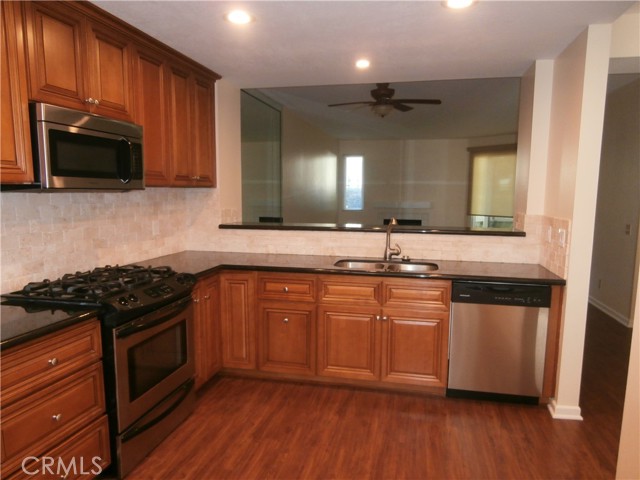 Detail Gallery Image 6 of 22 For 19351 Seahorse Ln #103,  Huntington Beach,  CA 92648 - 2 Beds | 2 Baths