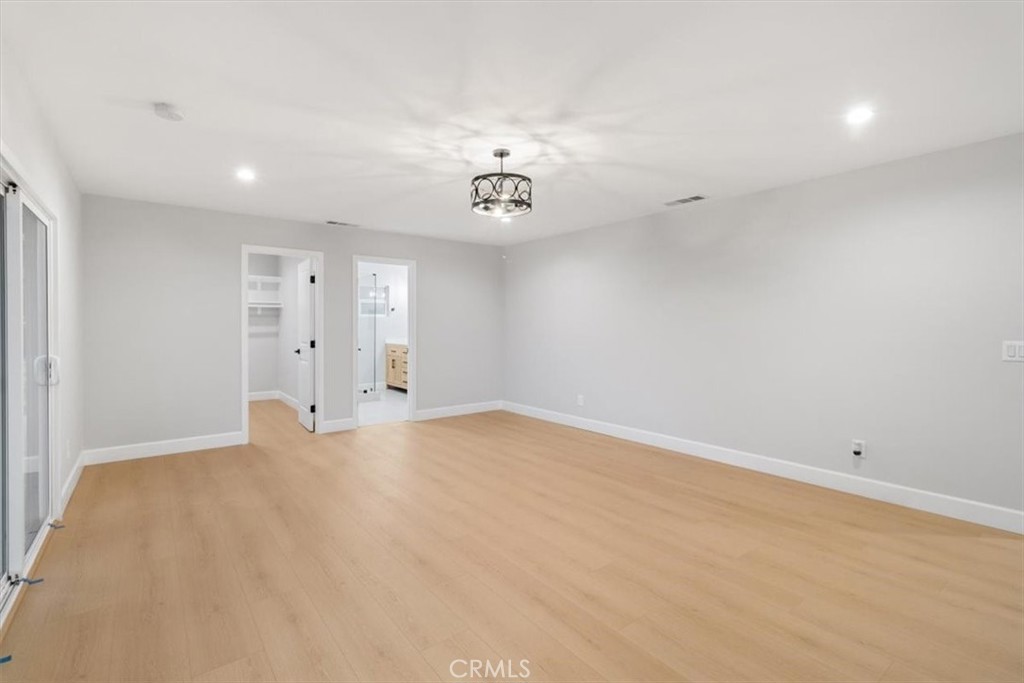 https://media.crmls.org/medias/78dd7379-b88a-4000-ac7a-e167b19d8042.jpg?preset=X-Large