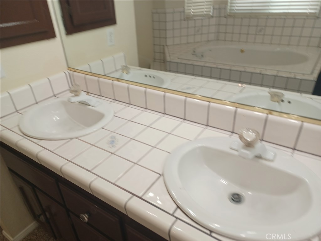 https://media.crmls.org/medias/78dd9566-9be5-4389-9d56-06258e321e49.jpg?preset=X-Large