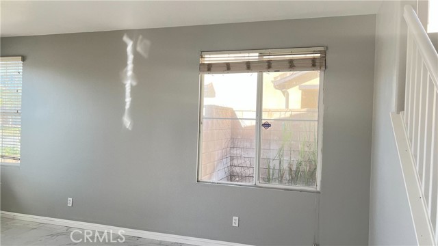 Detail Gallery Image 4 of 33 For 7575 Lime, Fontana,  CA 92336 - 5 Beds | 3 Baths