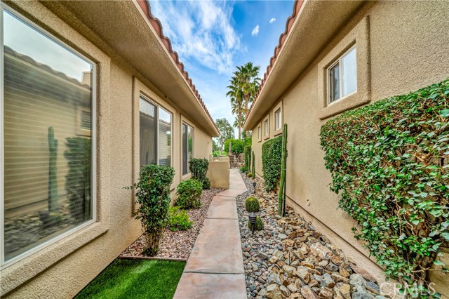 Detail Gallery Image 5 of 73 For 154 Kavenish Dr, Rancho Mirage,  CA 92270 - 3 Beds | 3 Baths