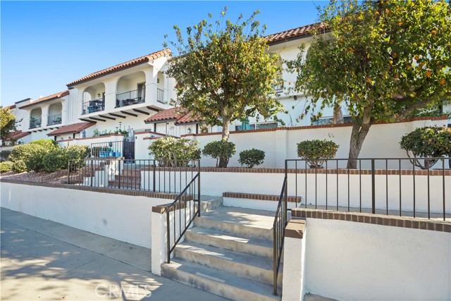 Detail Gallery Image 1 of 37 For 10030 Owensmouth Ave #8,  Chatsworth,  CA 91311 - 2 Beds | 2 Baths