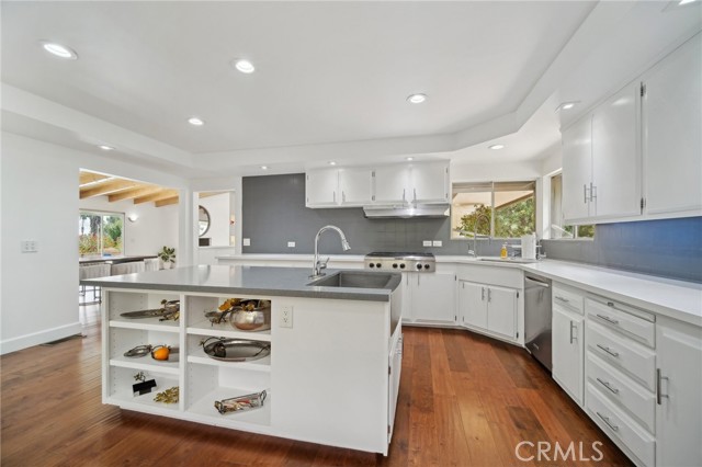 Detail Gallery Image 17 of 75 For 12218 Sarazen Pl, Granada Hills,  CA 91344 - 6 Beds | 5/2 Baths