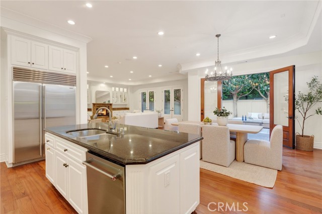 Detail Gallery Image 31 of 74 For 113 S Herrin, Manhattan Beach,  CA 90266 - 5 Beds | 4/1 Baths